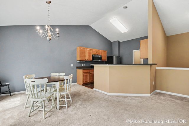 2060 Glenn Canyon Drive SE, Caledonia, MI 49316