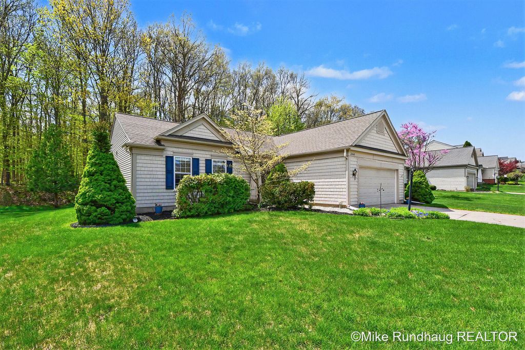2060 Glenn Canyon Drive SE, Caledonia, MI 49316