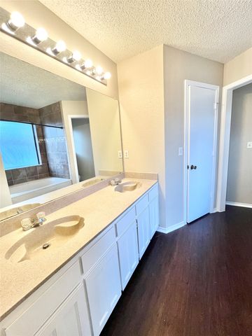 216 Freedom Lane, Arlington, TX 76002