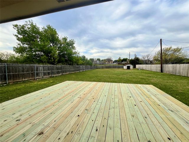 216 Freedom Lane, Arlington, TX 76002