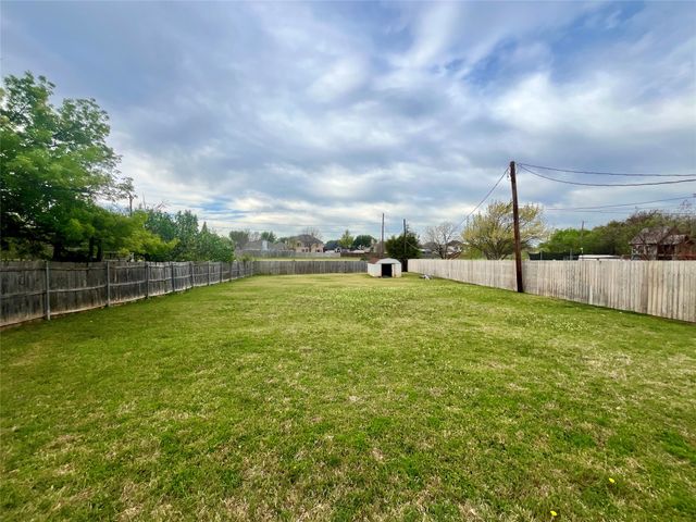 216 Freedom Lane, Arlington, TX 76002