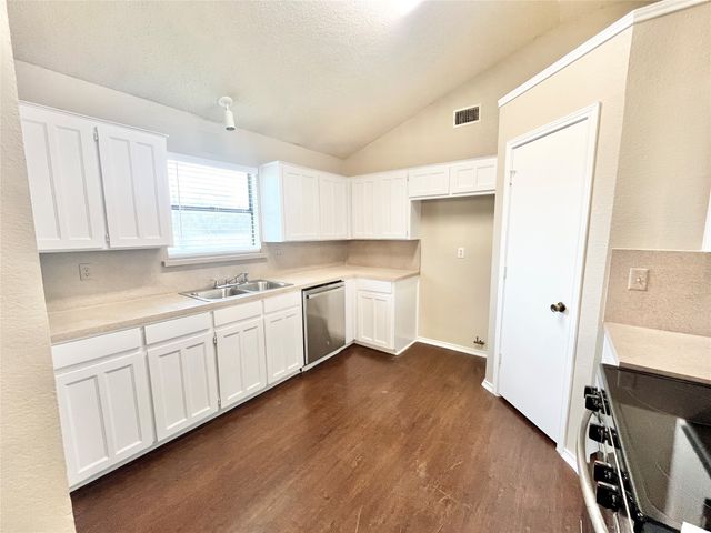 216 Freedom Lane, Arlington, TX 76002