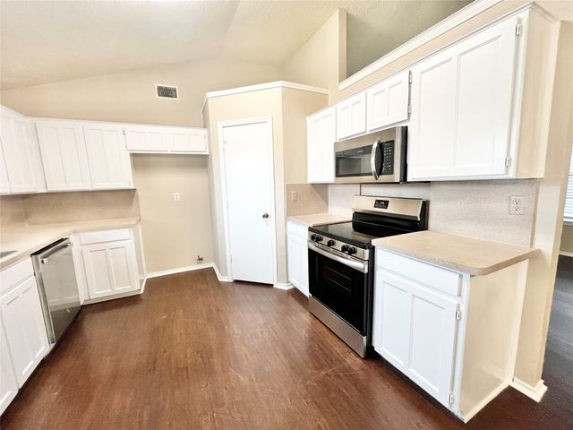 216 Freedom Lane, Arlington, TX 76002