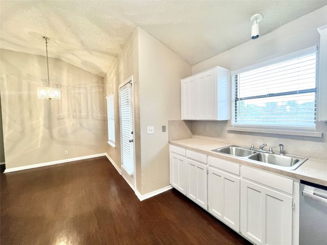 216 Freedom Lane, Arlington, TX 76002