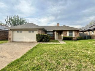 216 Freedom Lane, Arlington, TX 76002