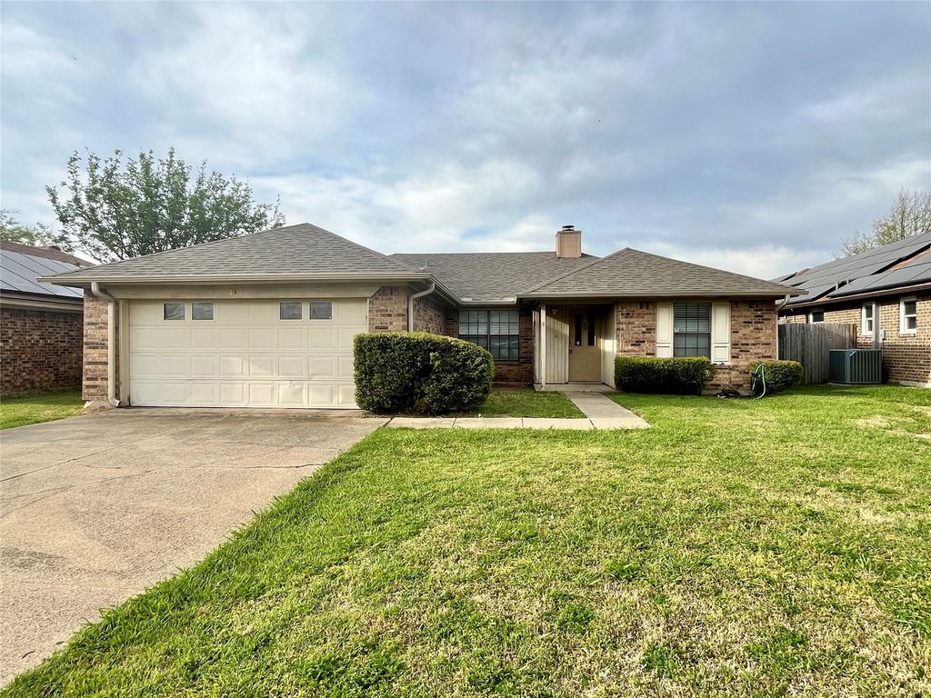 216 Freedom Lane, Arlington, TX 76002