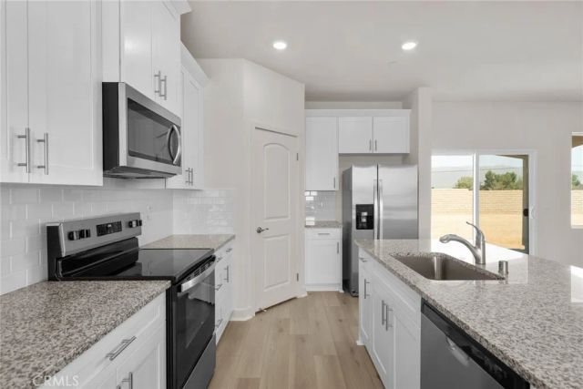 14793 Desert Lily Court, Apple Valley, CA 92307