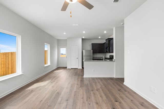 8205 White Wolf Trail, Ponder, TX 76259