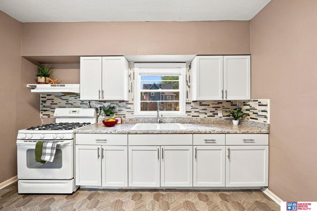 1216 S 17th Street, Lincoln, NE 68502
