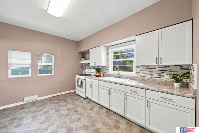 1216 S 17th Street, Lincoln, NE 68502
