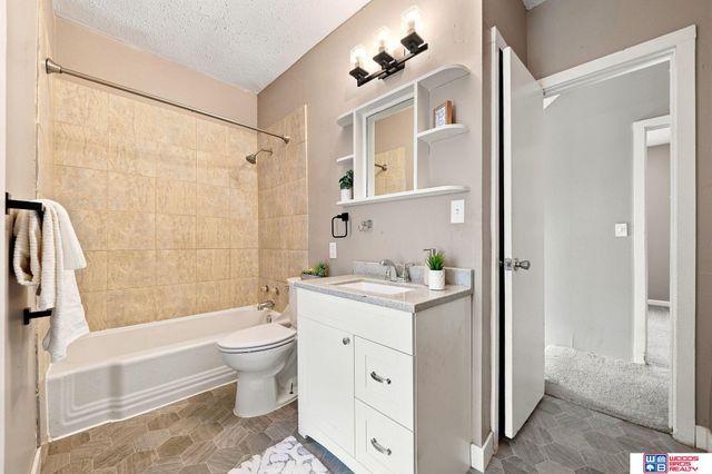 1216 S 17th Street, Lincoln, NE 68502