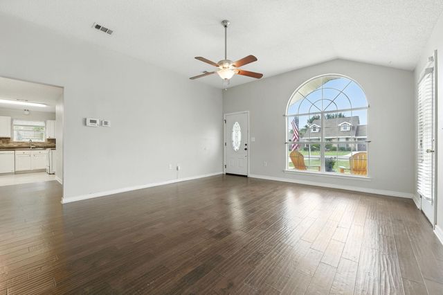 557 Rough Leaf Lane, Mary Esther, FL 32569