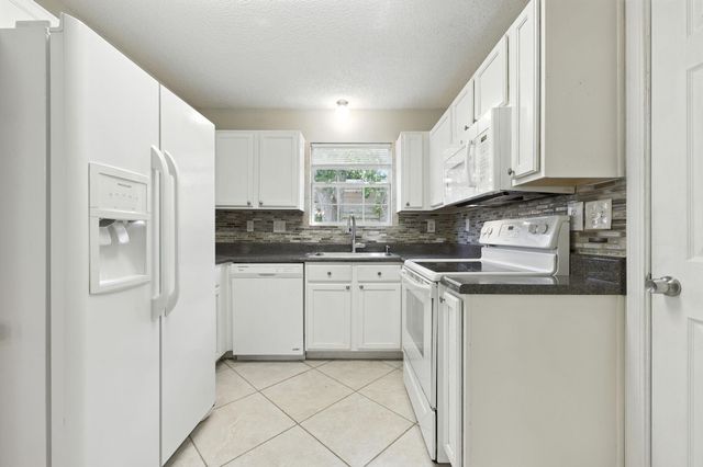 557 Rough Leaf Lane, Mary Esther, FL 32569