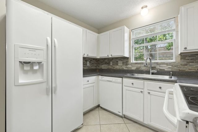 557 Rough Leaf Lane, Mary Esther, FL 32569