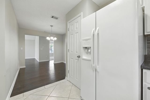 557 Rough Leaf Lane, Mary Esther, FL 32569