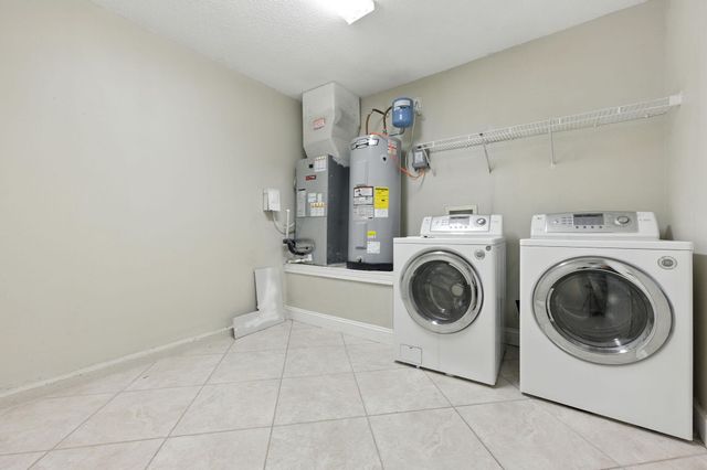 557 Rough Leaf Lane, Mary Esther, FL 32569