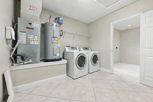 557 Rough Leaf Lane, Mary Esther, FL 32569