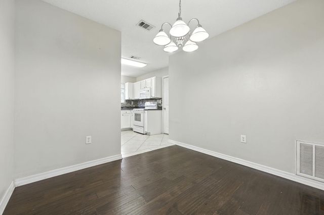 557 Rough Leaf Lane, Mary Esther, FL 32569