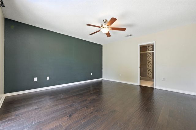 557 Rough Leaf Lane, Mary Esther, FL 32569