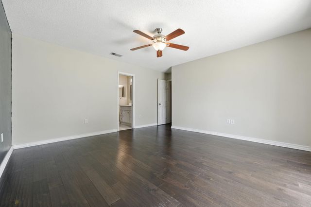 557 Rough Leaf Lane, Mary Esther, FL 32569