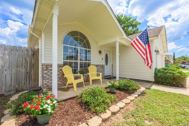 557 Rough Leaf Lane, Mary Esther, FL 32569