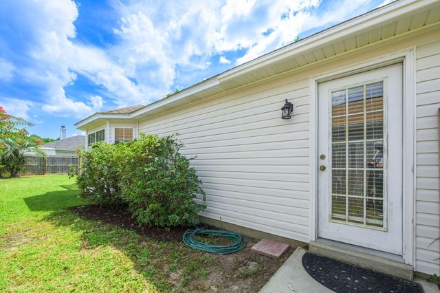 557 Rough Leaf Lane, Mary Esther, FL 32569