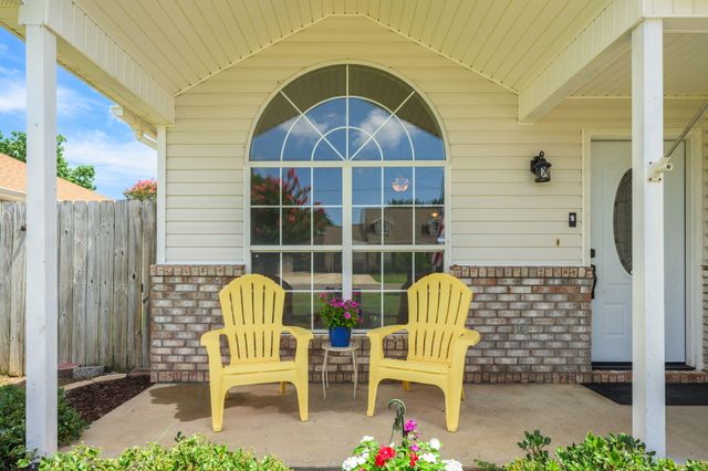 557 Rough Leaf Lane, Mary Esther, FL 32569