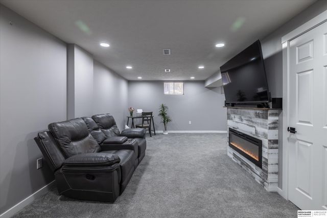 9604 Ruggles Street, Omaha, NE 68134