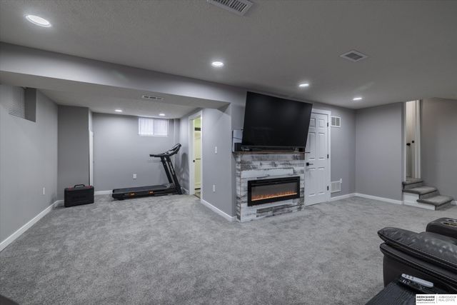 9604 Ruggles Street, Omaha, NE 68134