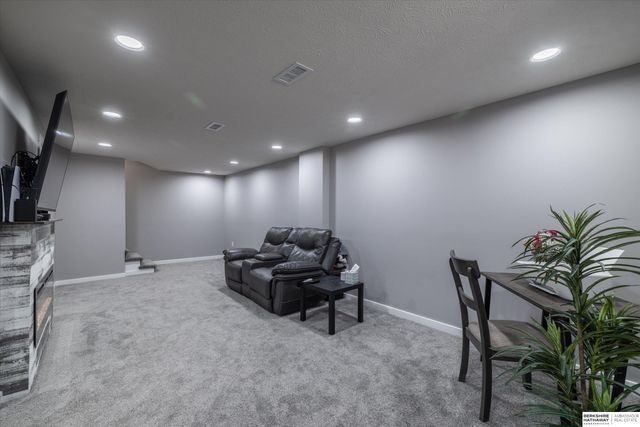 9604 Ruggles Street, Omaha, NE 68134