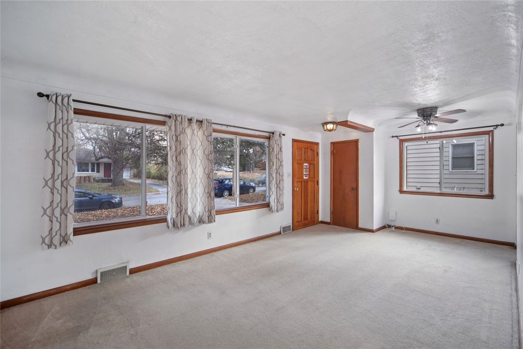 3822 SW 2nd Street, Des Moines, IA 50315