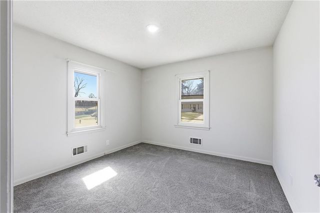 10109 White Avenue, Kansas City, MO 64134