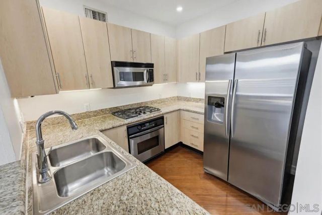 550 Park Blvd 2604, San Diego, CA 92101