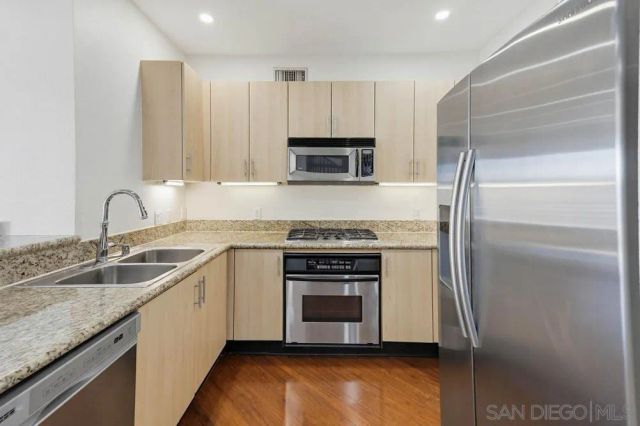 550 Park Blvd 2604, San Diego, CA 92101