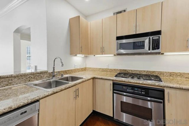 550 Park Blvd 2604, San Diego, CA 92101