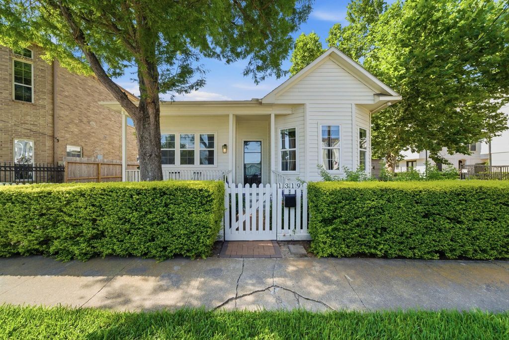 1319 Shearn Street, Houston, TX 77007