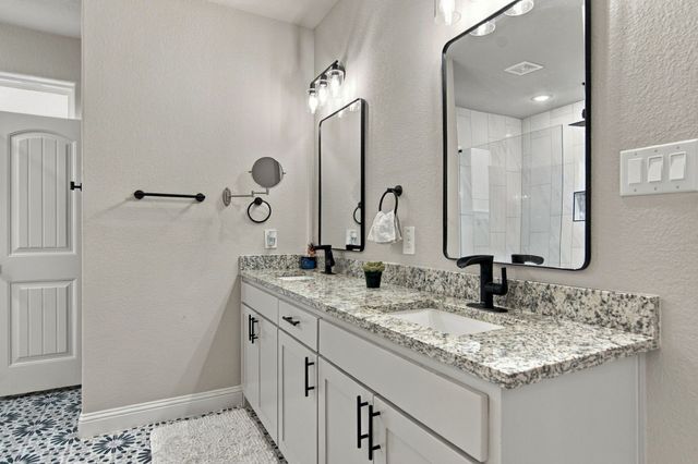 4822 Wichita Street, Granbury, TX 76048