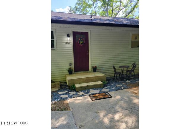 790 Sulphur Springs Rd, Clinton, TN 37716