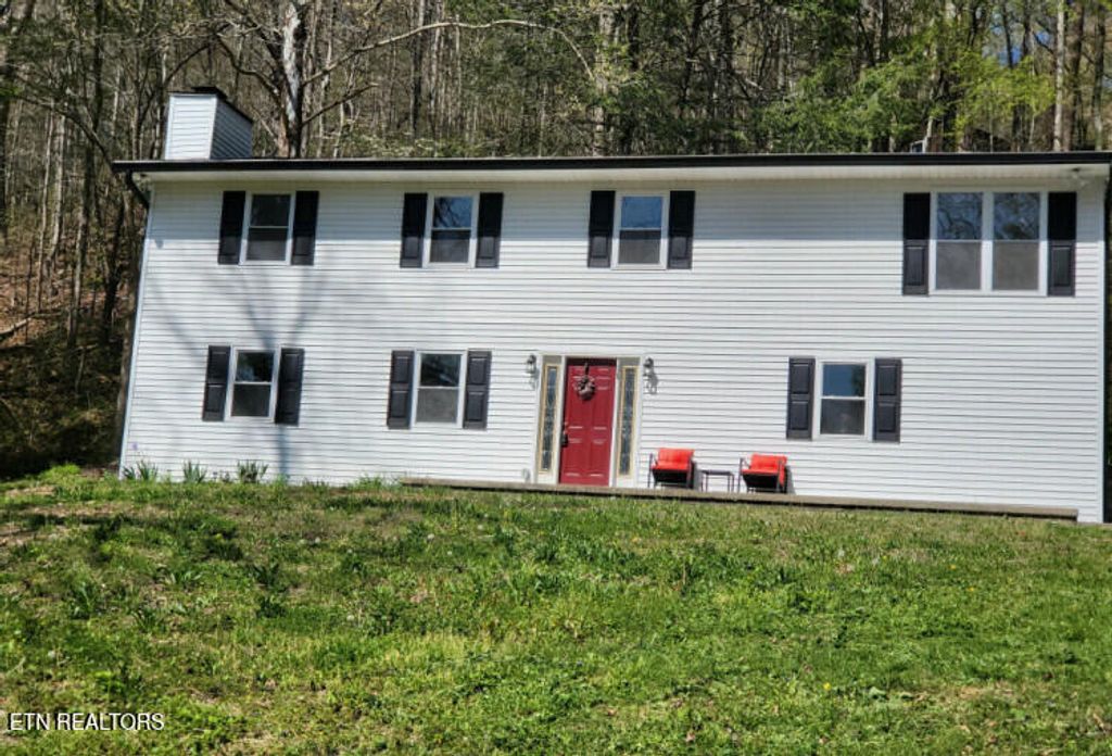 790 Sulphur Springs Rd, Clinton, TN 37716