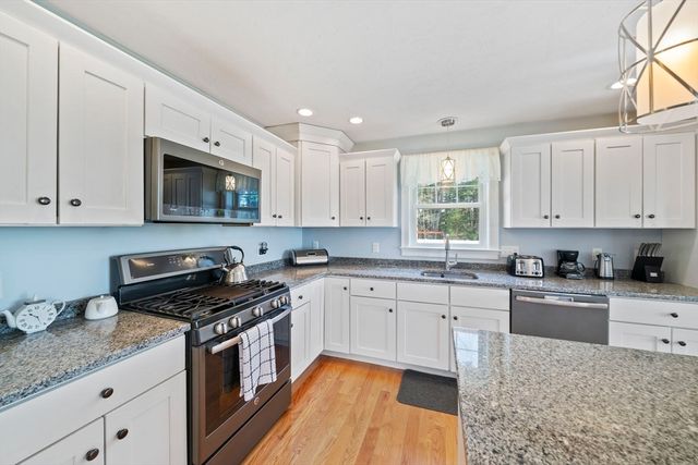 150 E High St, Avon, MA 02322