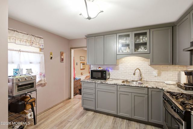 17 Locust Road, Howell, NJ 07731