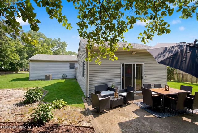 17 Locust Road, Howell, NJ 07731