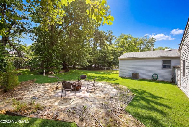 17 Locust Road, Howell, NJ 07731