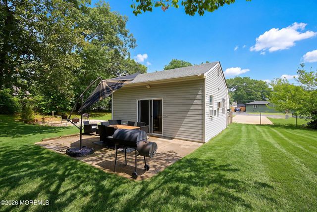 17 Locust Road, Howell, NJ 07731