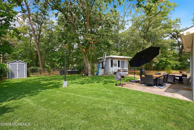 17 Locust Road, Howell, NJ 07731