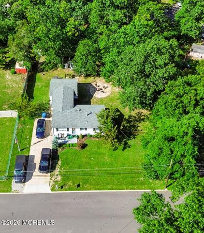 17 Locust Road, Howell, NJ 07731