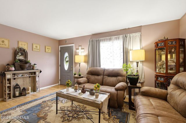 17 Locust Road, Howell, NJ 07731