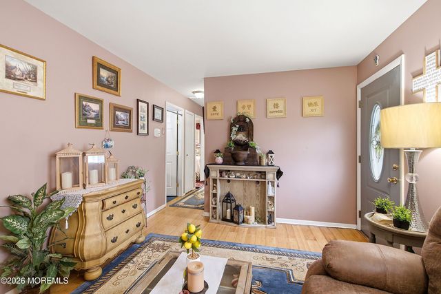 17 Locust Road, Howell, NJ 07731