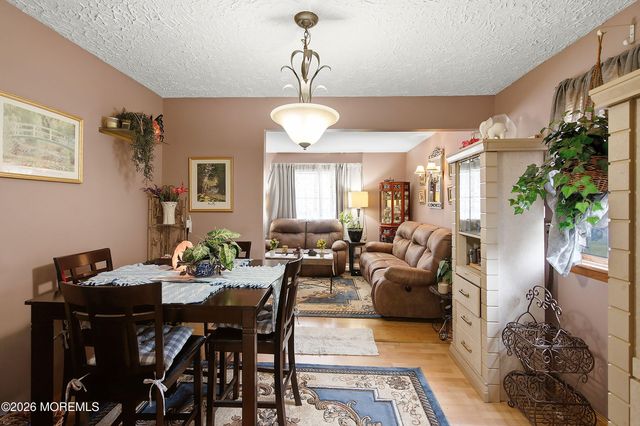 17 Locust Road, Howell, NJ 07731