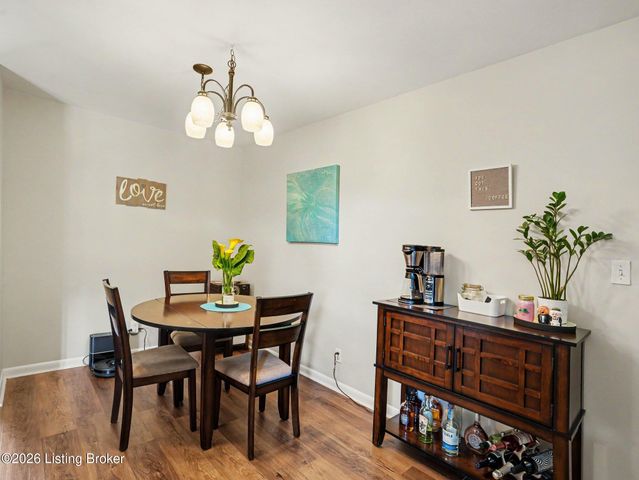 9322 Fairground Rd, Louisville, KY 40291